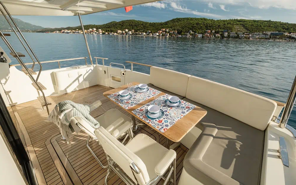slider 9 Beneteau Swift Trawler 52