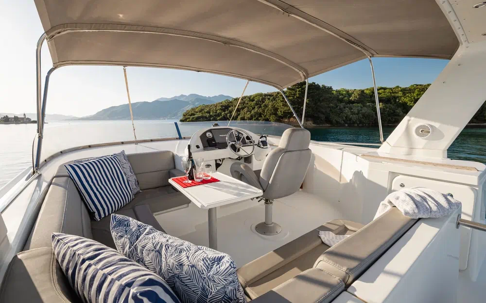slider 12 Beneteau Swift Trawler 52