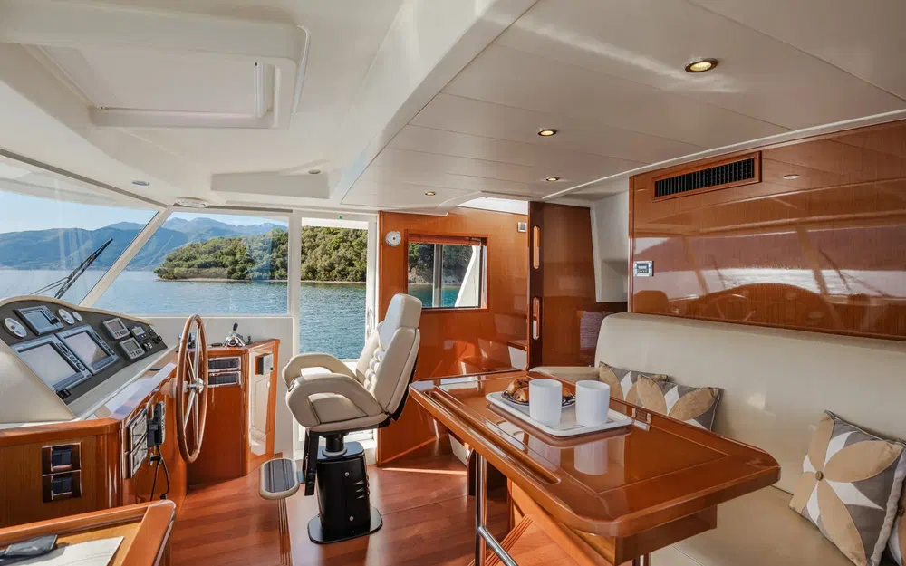 slider 15 Beneteau Swift Trawler 52