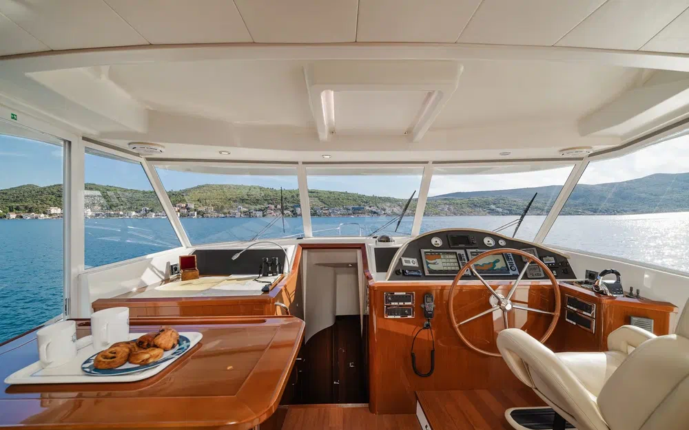 slider 16 Beneteau Swift Trawler 52