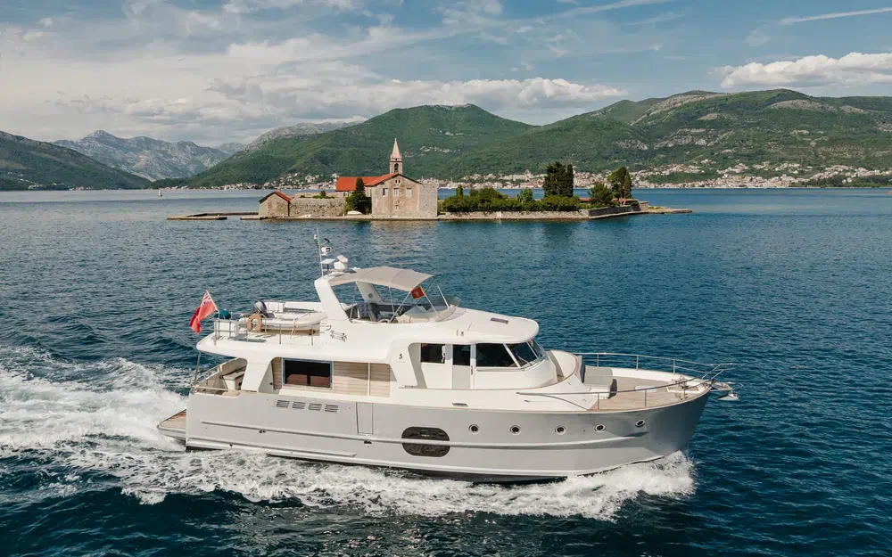 slider 2 Beneteau Swift Trawler 52