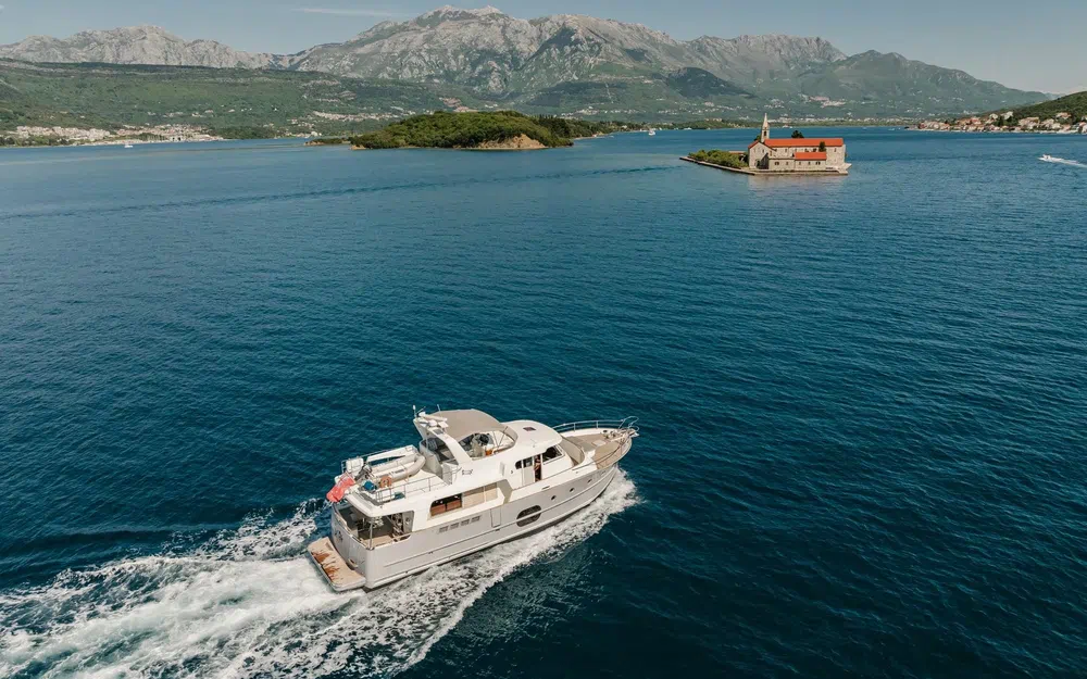 slider 5 Beneteau Swift Trawler 52