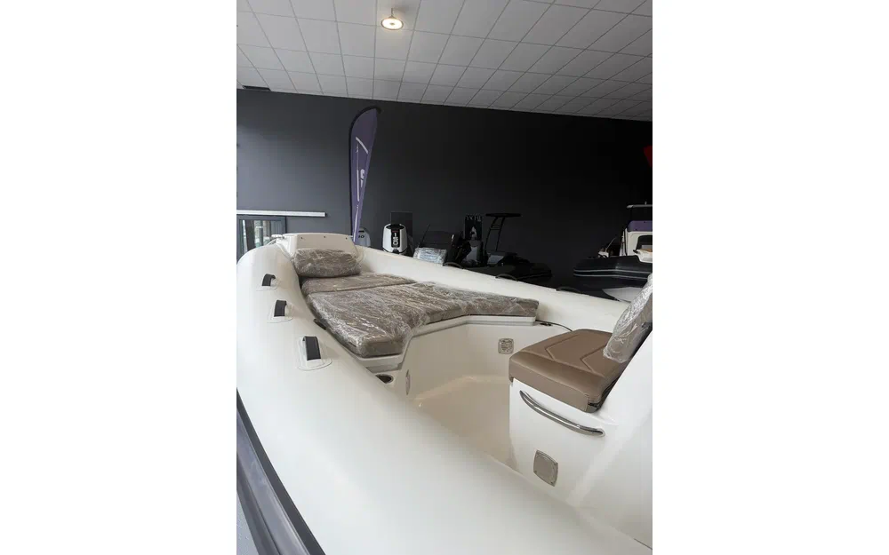 slider 1 Grand Golden Line G750