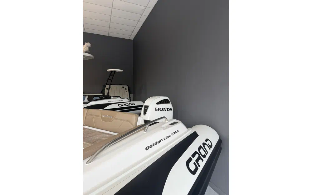 slider 4 Grand Golden Line G750