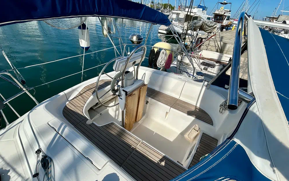 slider 11 Dufour 36 CLASSIC