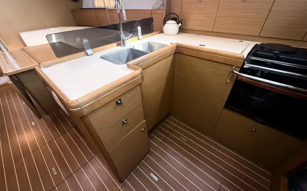 slider 10 Jeanneau Sun Odyssey 42 i