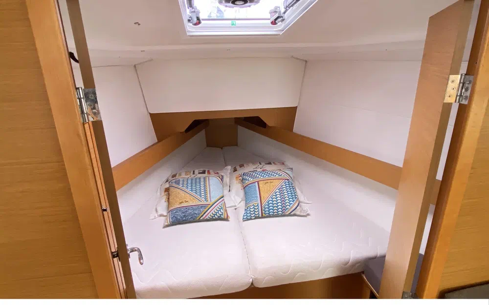 slider 6 Jeanneau Sun Odyssey 349