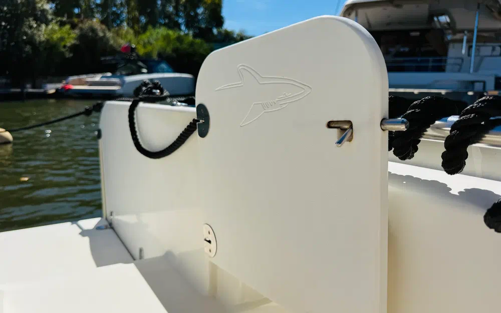 slider 9 Kelt White Shark 248