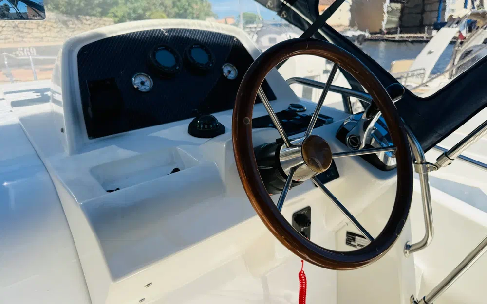 slider 1 Kelt White Shark 248