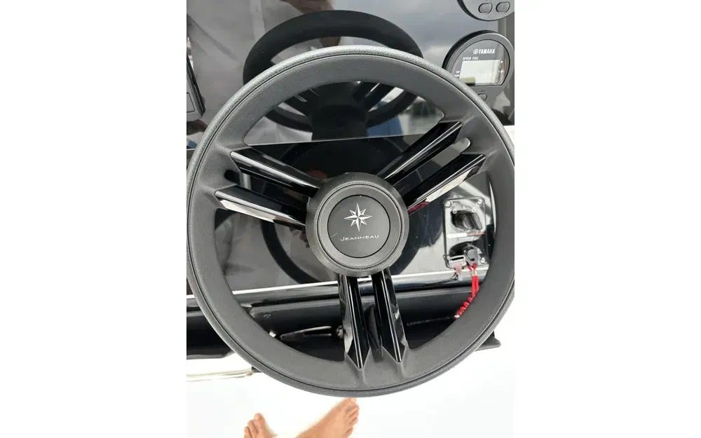 slider 10 Jeanneau Cap Camarat