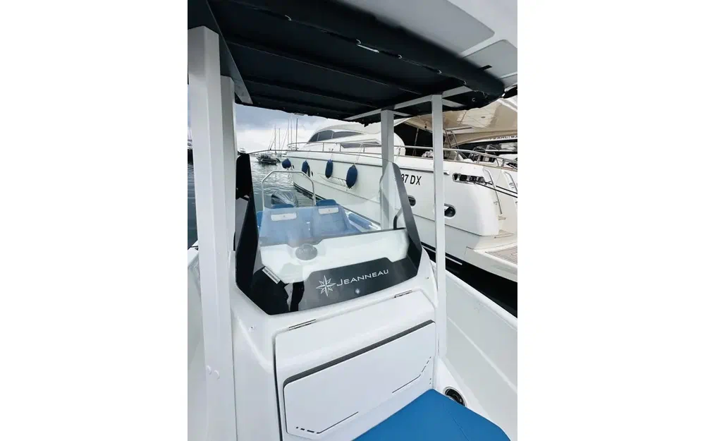 slider 6 Jeanneau Cap Camarat