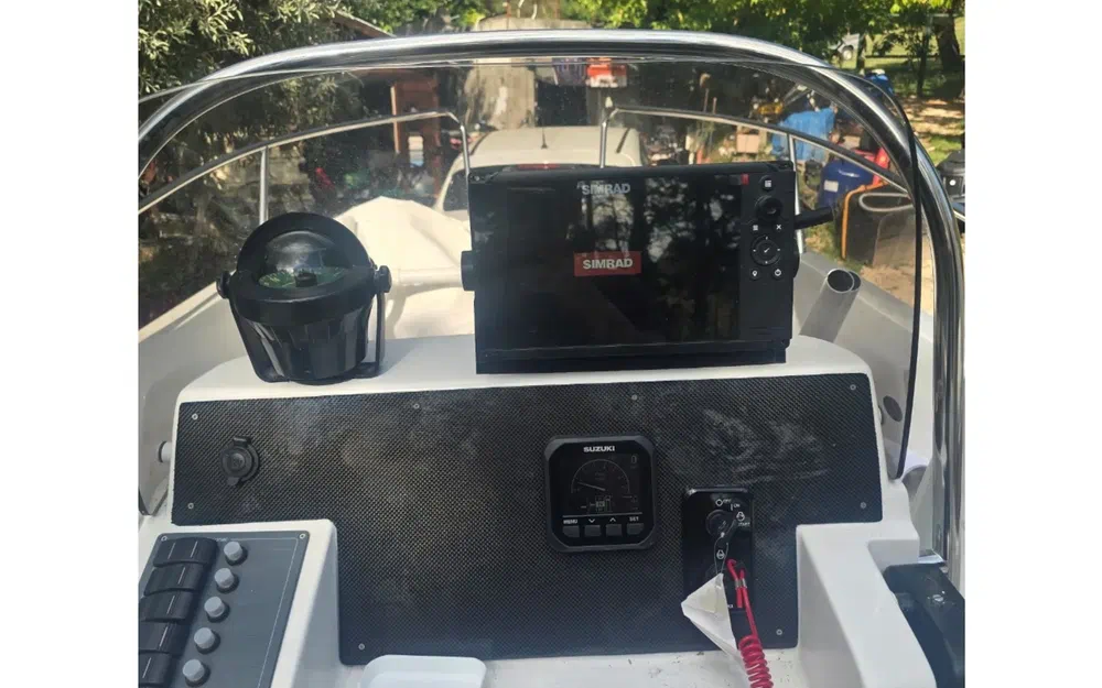 slider 10 Idea Marine moteur Suzuki 115 cv