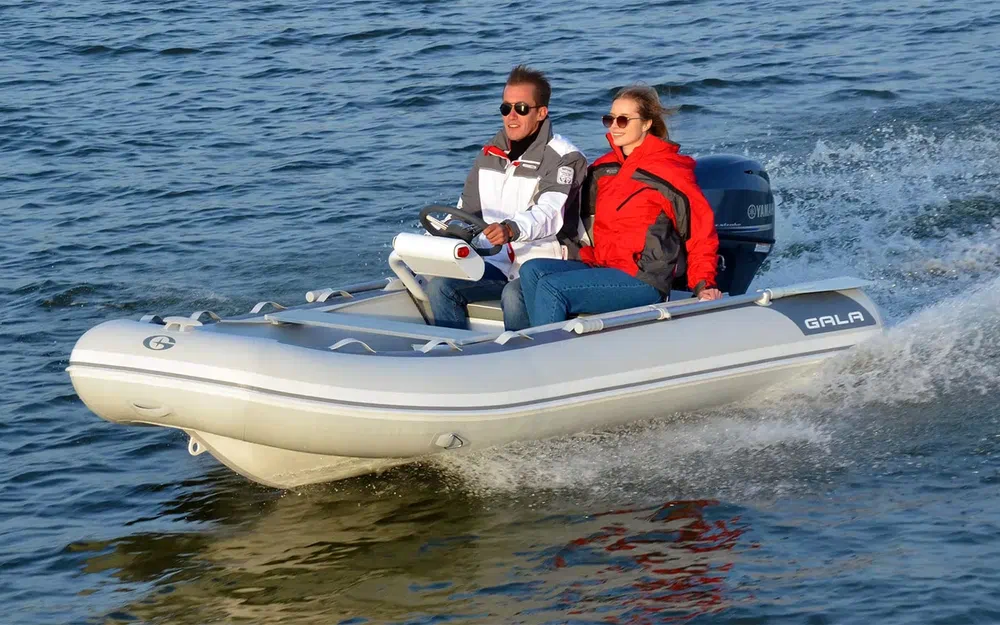 slider 2 Gala Boats Atlantis Aquahelm A390Q