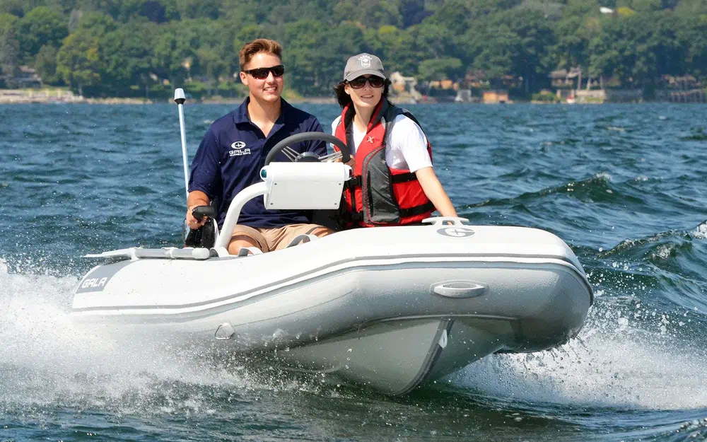 slider 4 Gala Boats Atlantis Aquahelm A390Q