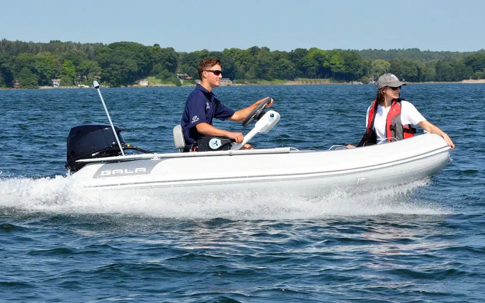 slider 0 Gala Boats Atlantis Aquahelm A390Q