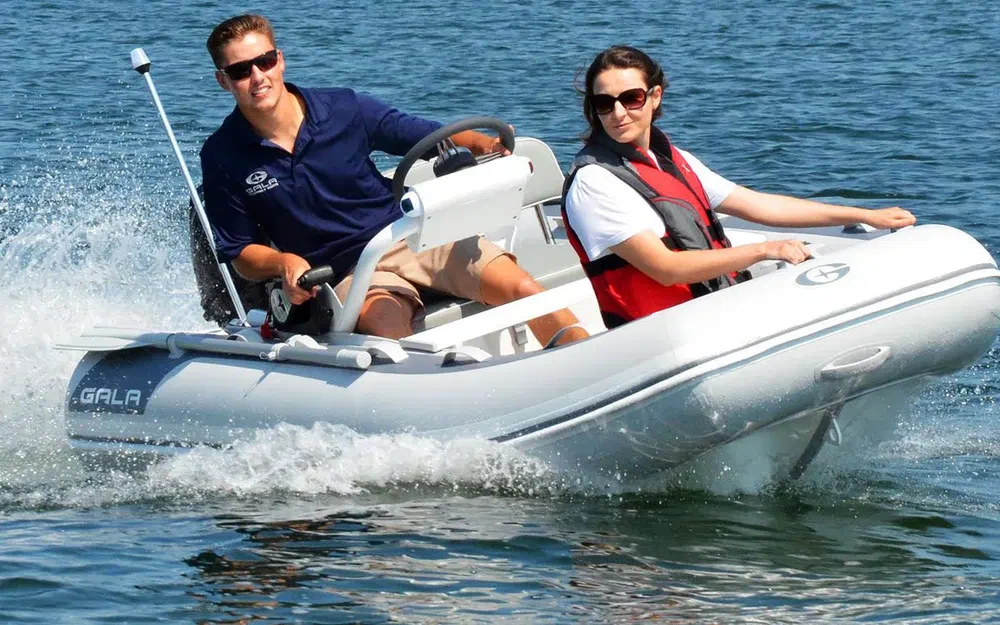 slider 1 Gala Boats Atlantis Aquahelm A390Q