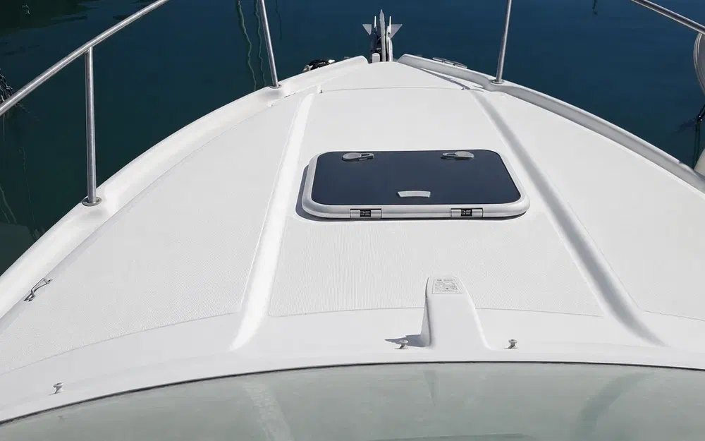 slider 4 Beneteau Flyer 701