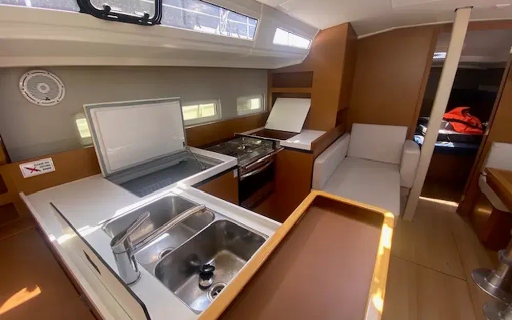 slider 18 Jeanneau Sun Odyssey 410