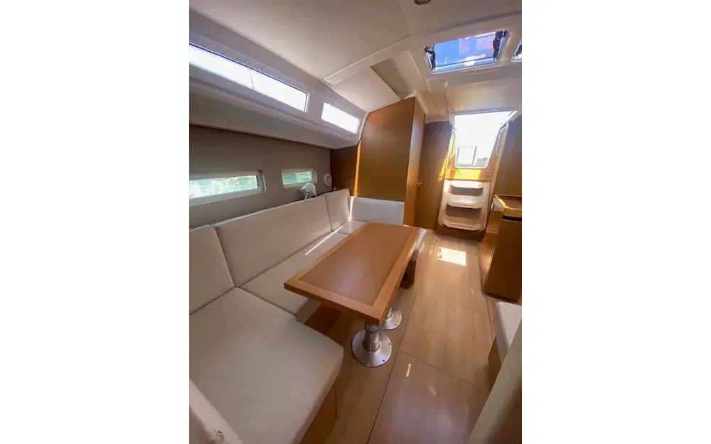 slider 23 Jeanneau Sun Odyssey 410