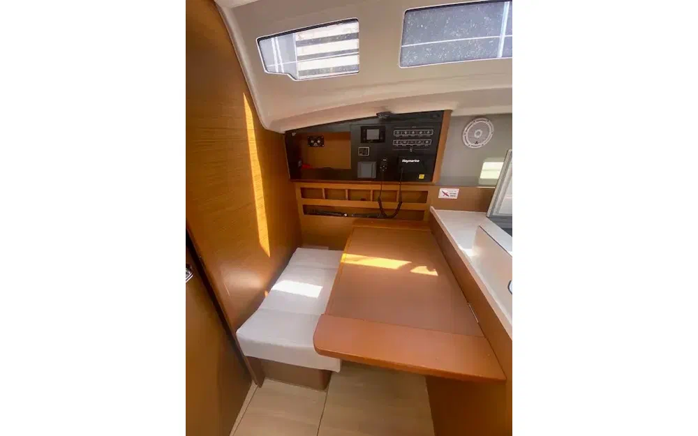 slider 26 Jeanneau Sun Odyssey 410