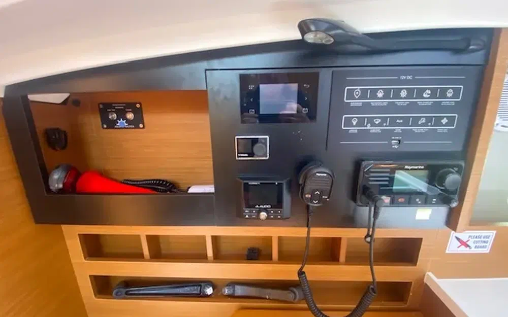 slider 27 Jeanneau Sun Odyssey 410