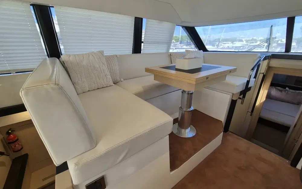 slider 0 Prestige Yachts 420 Fly