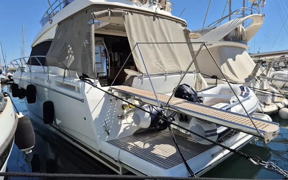 slider 10 Prestige Yachts 420 Fly