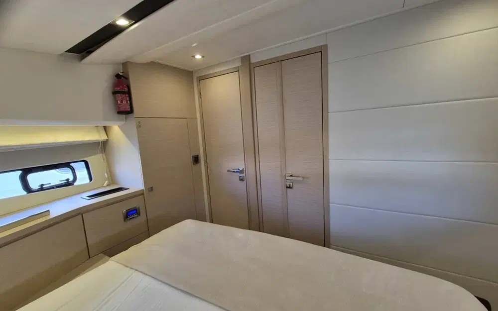 slider 11 Prestige Yachts 420 Fly
