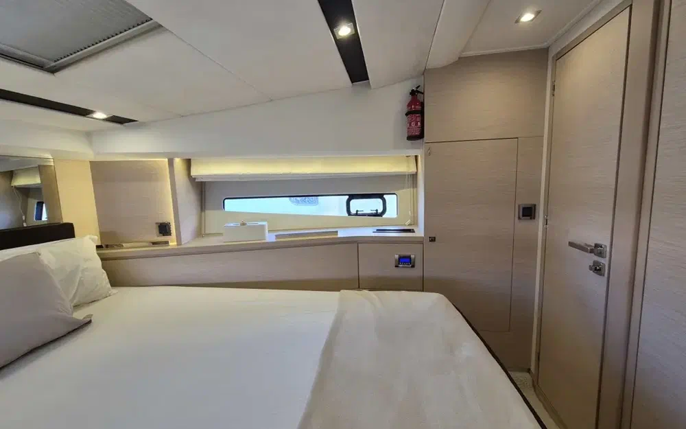 slider 14 Prestige Yachts 420 Fly