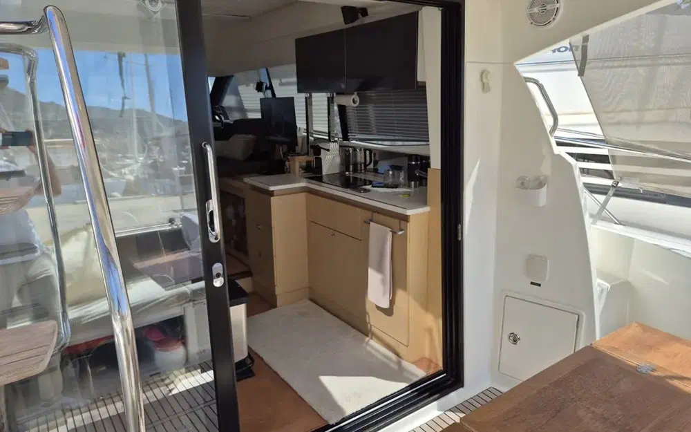 slider 15 Prestige Yachts 420 Fly