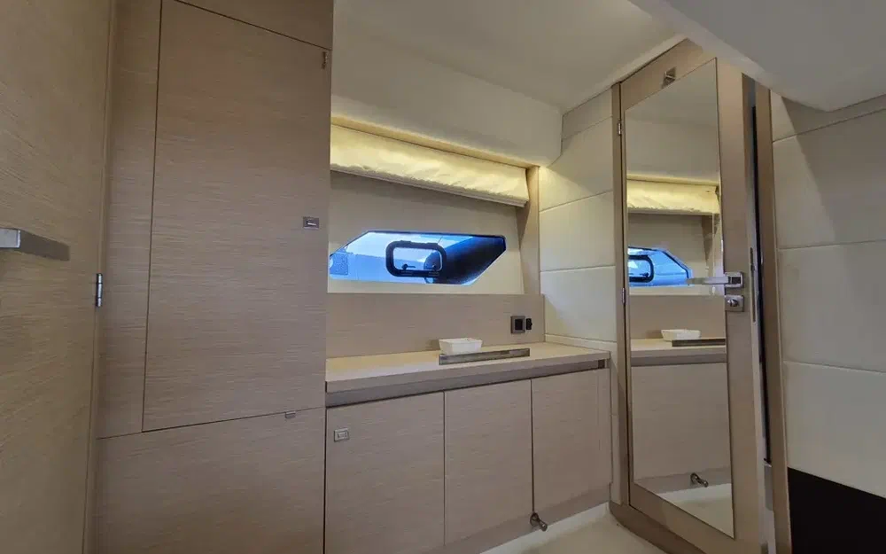 slider 18 Prestige Yachts 420 Fly