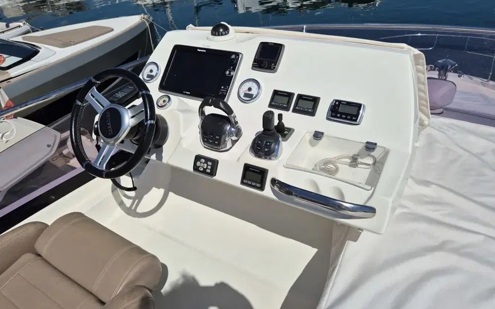 slider 24 Prestige Yachts 420 Fly