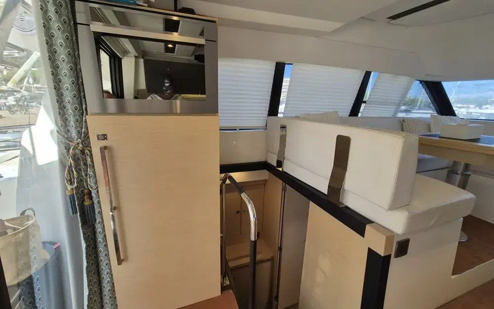 slider 2 Prestige Yachts 420 Fly