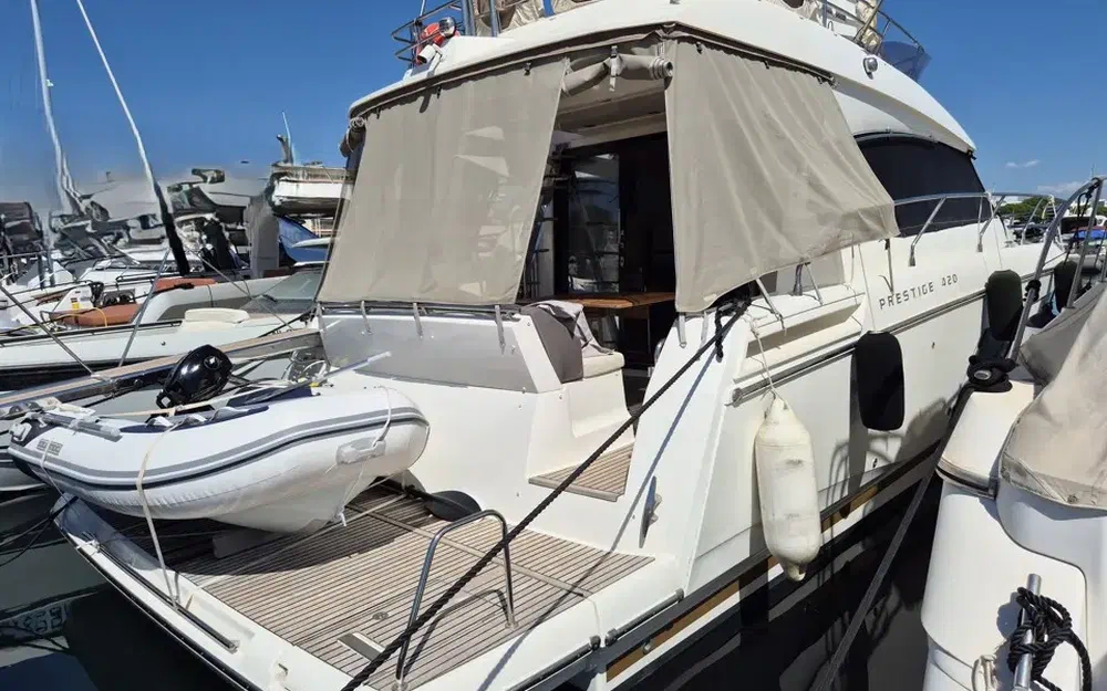 slider 8 Prestige Yachts 420 Fly