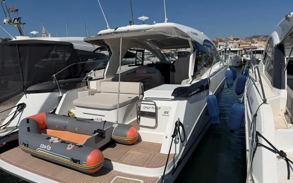 slider 10 Beneteau Gran Turismo 36