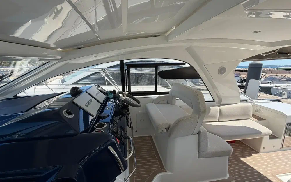 slider 10 Beneteau Gran Turismo 36