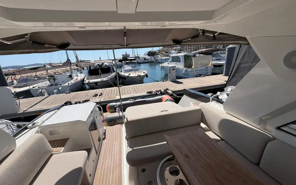 slider 8 Beneteau Gran Turismo 36