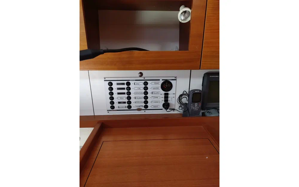 slider 8 Dufour 375