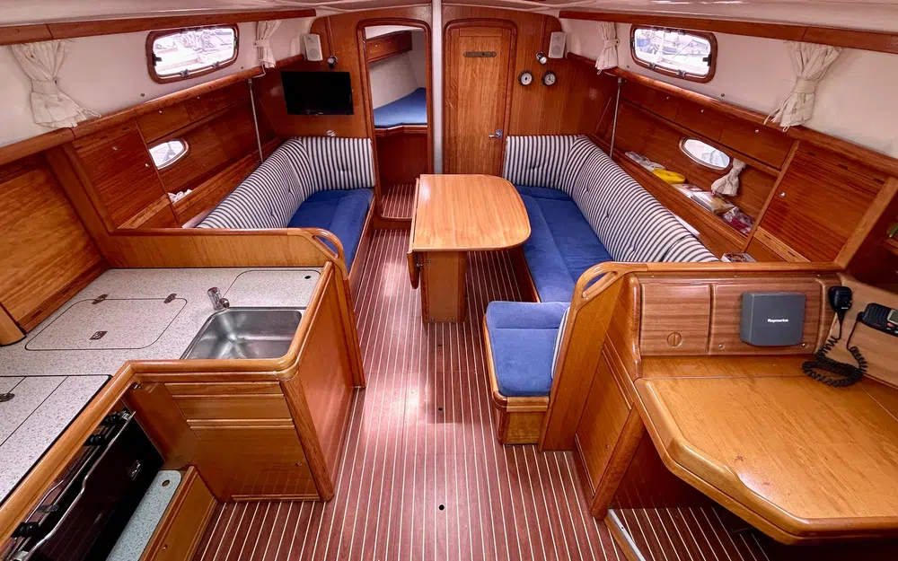 slider 2 Bavaria 37 Cruiser