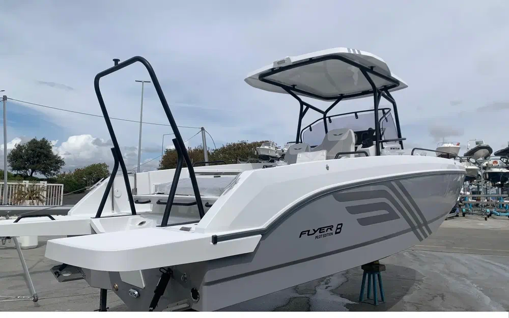 slider 1 Beneteau Flyer 8 SPACEdeck V2
