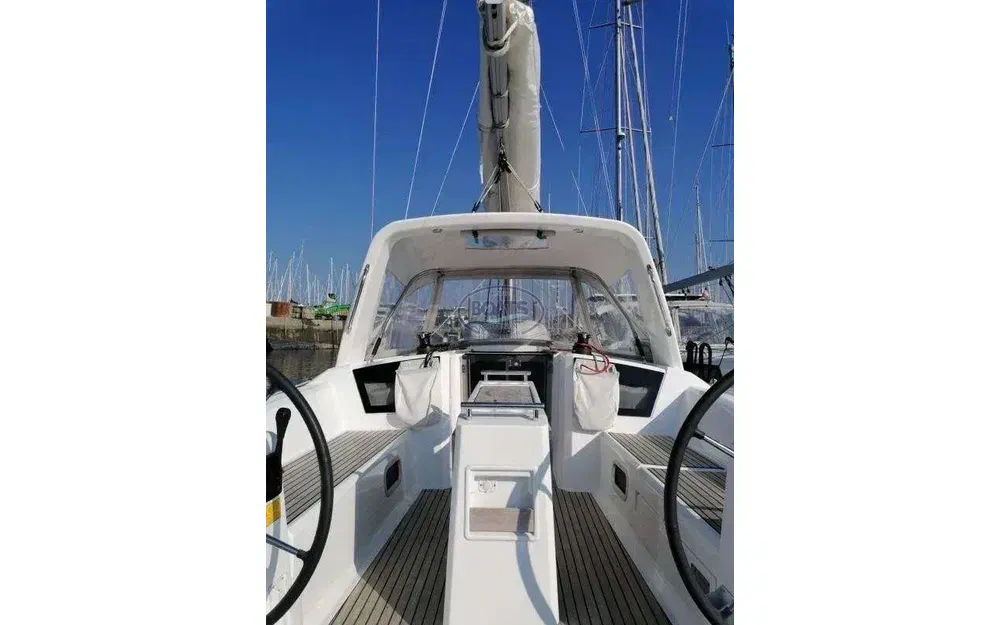 slider 3 Beneteau Oceanis 38.1