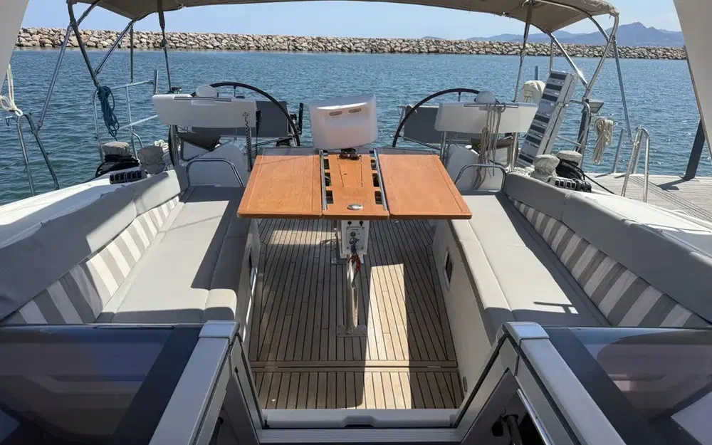 slider 10 Beneteau Oceanis 58