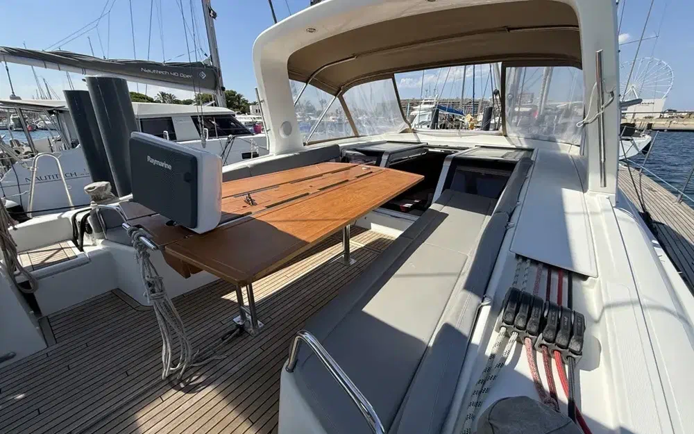 slider 11 Beneteau Oceanis 58