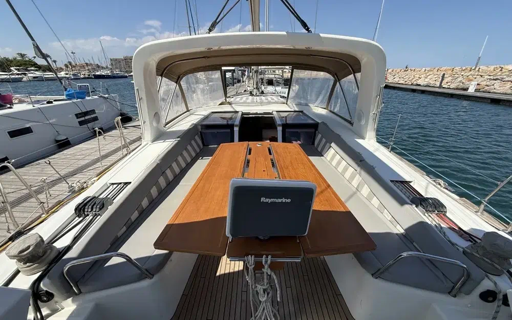 slider 8 Beneteau Oceanis 58