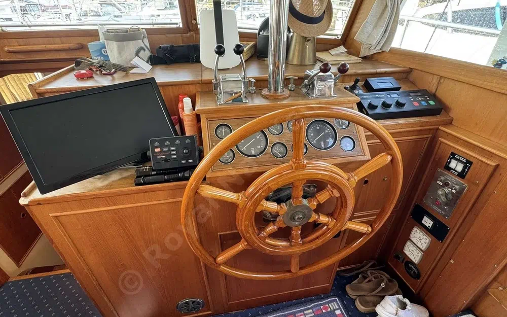 slider 15 American Marine Grand Banks 42