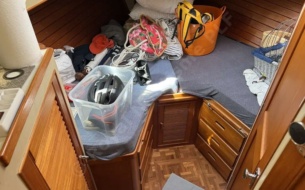 slider 16 American Marine Grand Banks 42