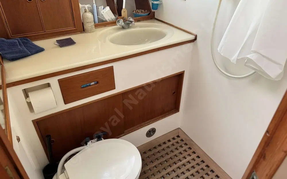slider 17 American Marine Grand Banks 42
