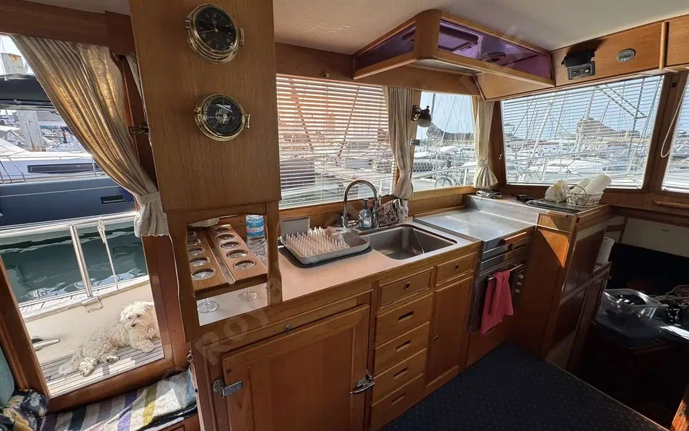 slider 18 American Marine Grand Banks 42