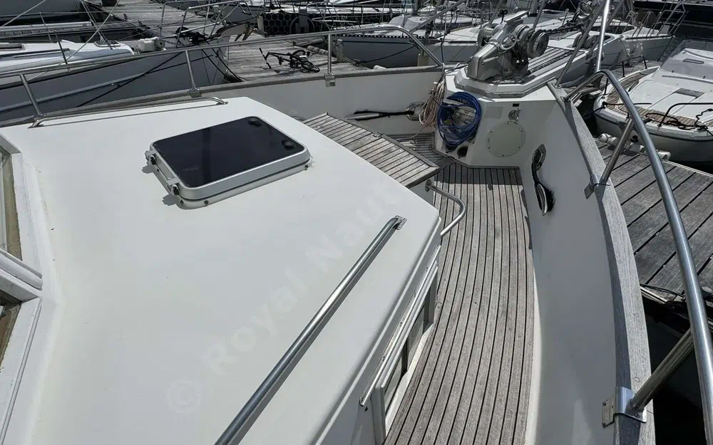 slider 4 American Marine Grand Banks 42