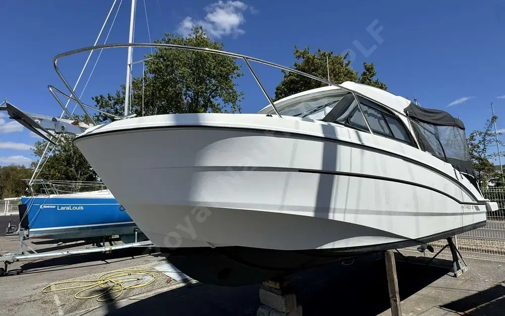 slider 0 Beneteau Antares 8 OB